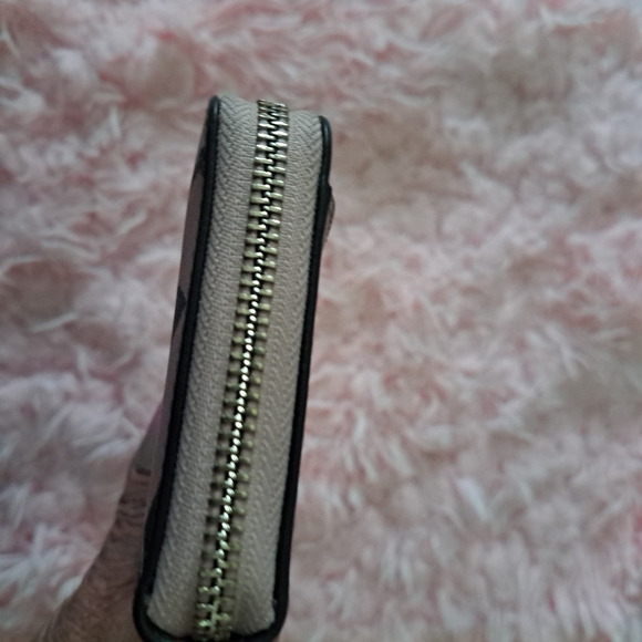 Kate Spade EUC++ Floral Long Zip Wallet (W39) - Picture 3 of 6